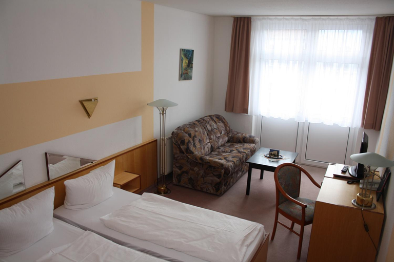 Bedroom 3, Hotel Poseidon, Rostock