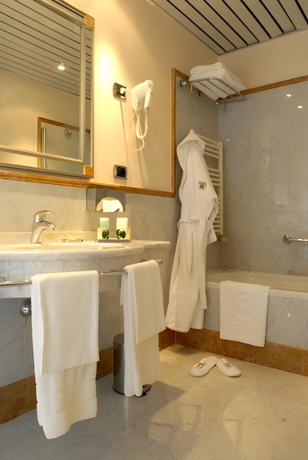 Bathroom 4, Grand Hotel Duca di Mantova, Milano