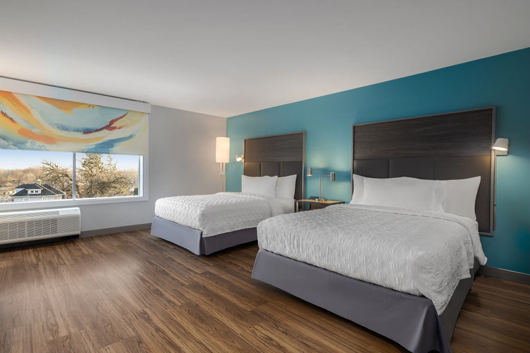 Bedroom 3, Tru By Hilton Oshkosh, Winnebago