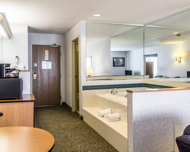 Bathroom, Quality Inn & Suites Denver Airport-Gateway Park, Adams
