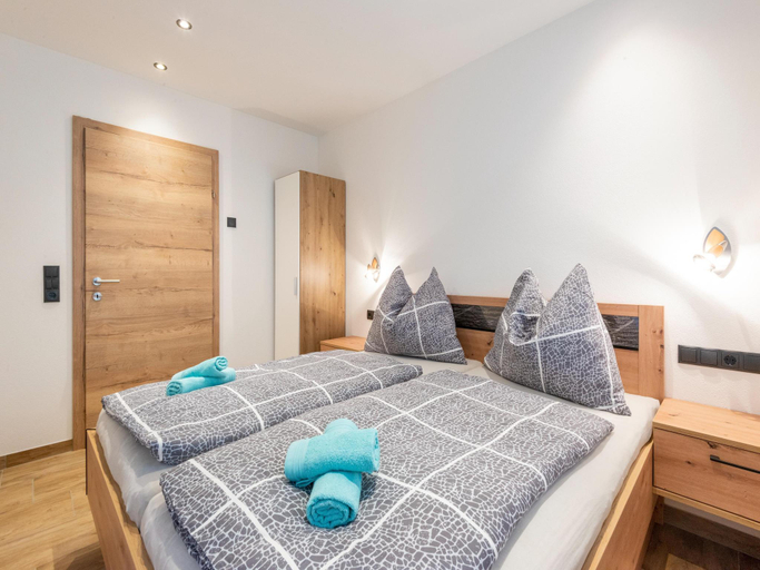 Bedroom 2, Apartment in Piesendorf near Ski Slopes, Zell am See