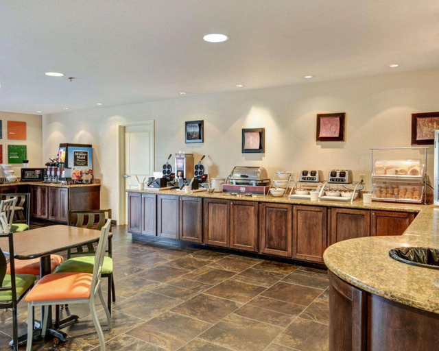 Food & Drinks 5, Comfort Suites near Hot Springs Park, Garland