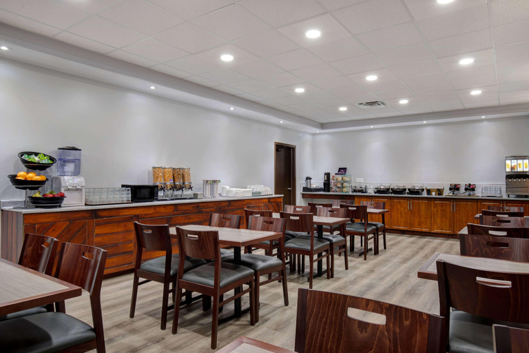 Food & Drinks 5, Days Inn by Wyndham Calgary South, Division No. 6