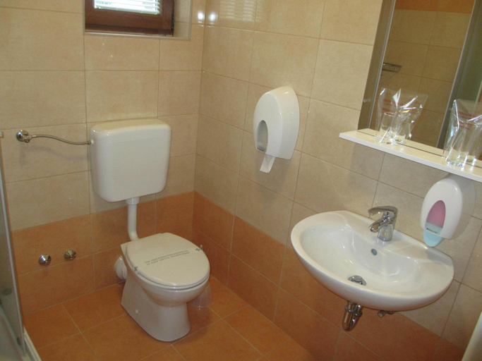 Bathroom 3, Apartments Manjan, Senj