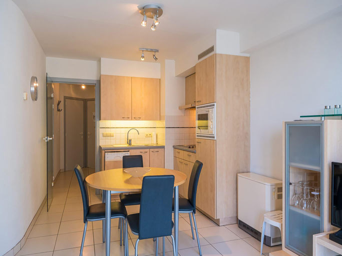 Others 5, Apartment with 2 bedrooms and sea view, West-Vlaanderen