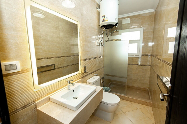 Bathroom 3, The Expert, Al-Muski