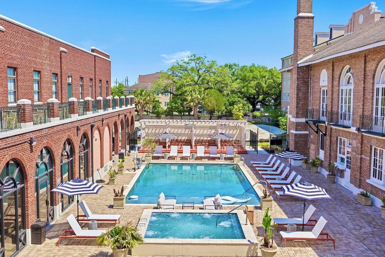 Sport & Beauty 1, Bywater Suite Hotel, Orleans