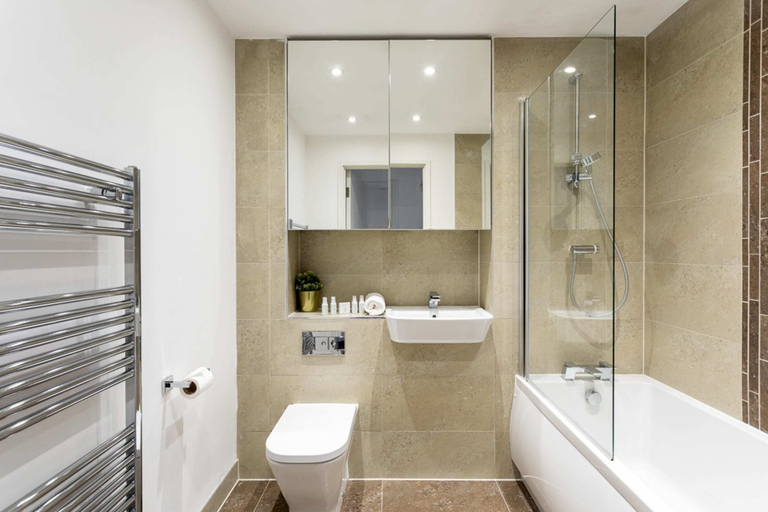 Others 3, Stunning Brentford Penthouse, London