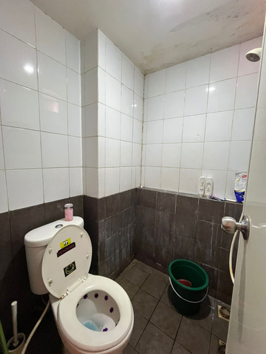 Bathroom 5, Green Pramuka City by DLP Apartemen, Central Jakarta