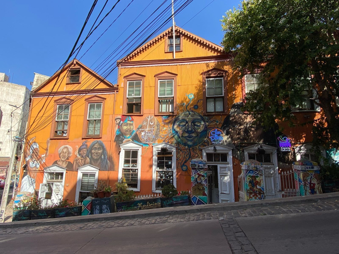 Exterior & Views