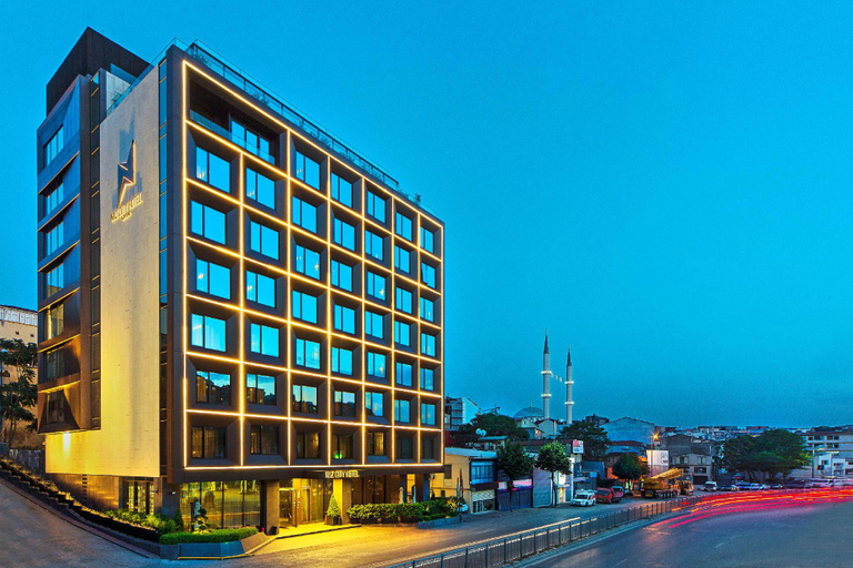 Exterior & Views