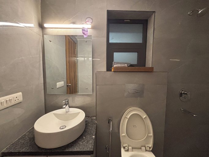 Bathroom 4, Housr 1RK & 1BHK Apartment Sector 28, Gurgaon
