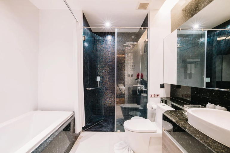 Bathroom 5, Lumen Bangkok Srinakarin, Prawet
