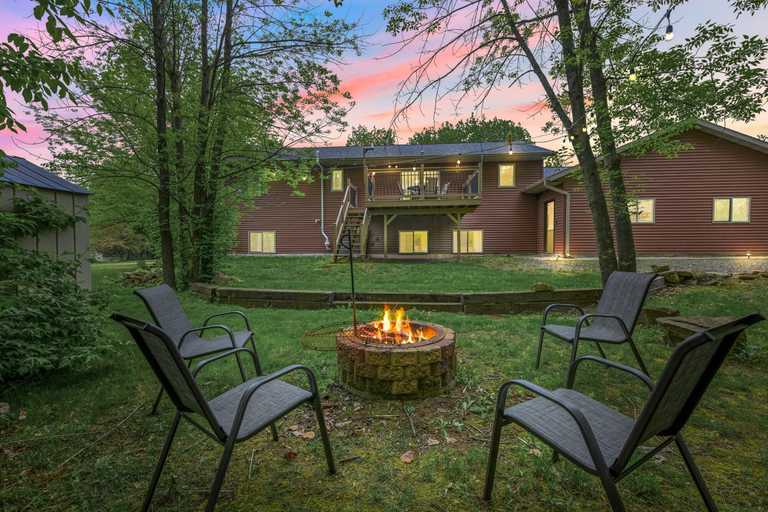 BBQ/picnic area 5, Mosinee Woodland Escape - Lower Suite, Marathon