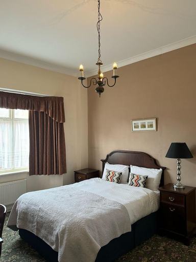 Bedroom 2, Taunton House Hotel, Somerset