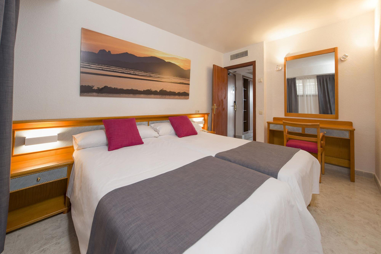 Bedroom 2, Aparthotel Vibra Jabeque Soul, Baleares
