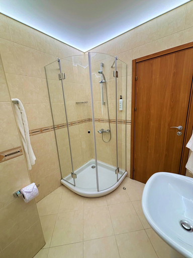 Bathroom 3, Dunav Apartment House, Stolichna