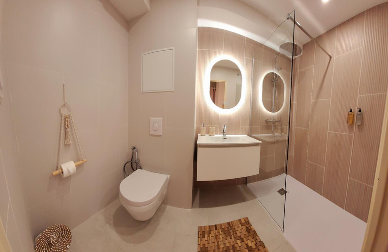 Bathroom 4, Hotel Tennis International, Hérault