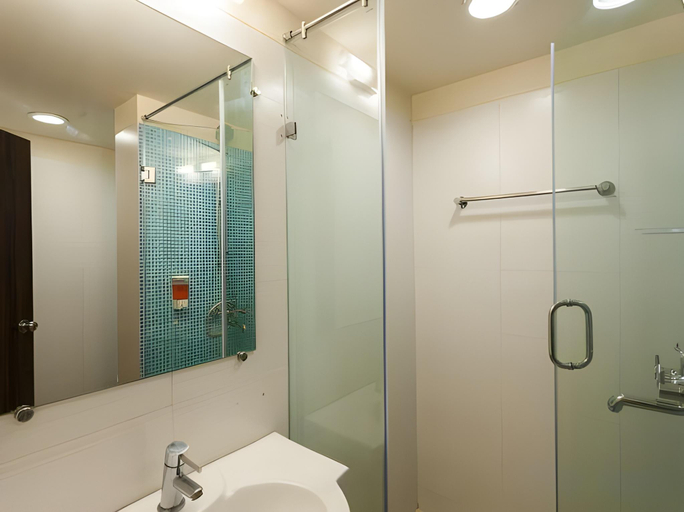 Bathroom 3, Ginger Surat, City Centre, Surat