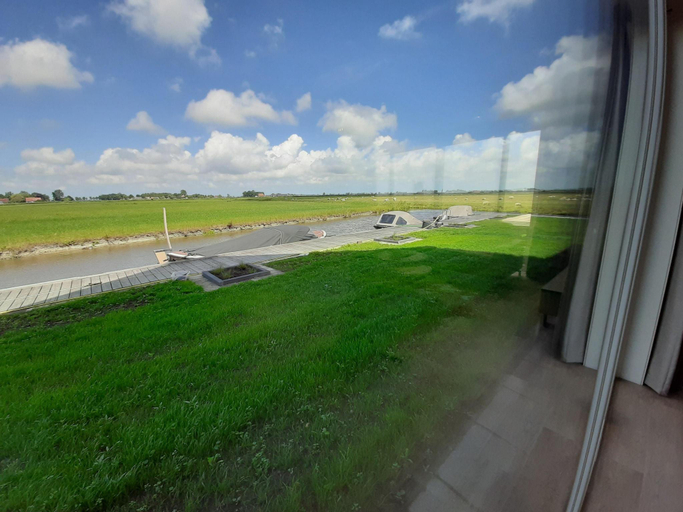 Others 5, Villa in Friesland with Boat Rental, Littenseradiel