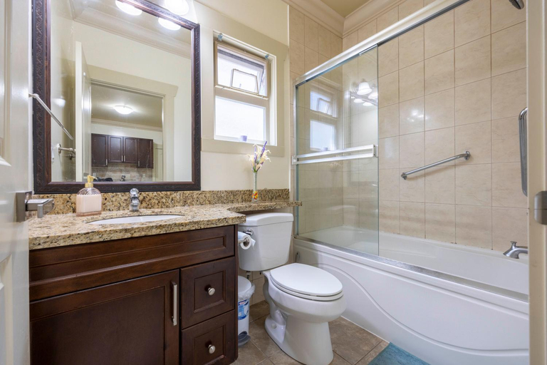 Bathroom 4, Francis Home Hotel 福来顺家庭宾馆, Greater Vancouver