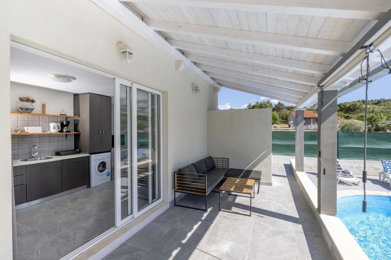 Sport & Beauty 4, Villa Baras Garden - House With Pool, Supetar