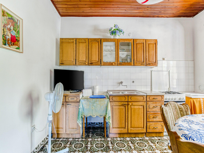 Others 4, Simplistic Apartment in Šibenik near Sea Beach, Šibenik