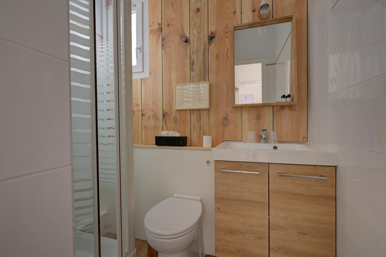 Bathroom 2, Beach Hotel - Le Grand Chalet, Charente-Maritime