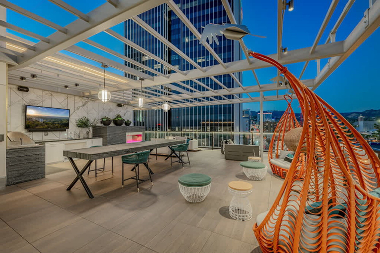 Room 5, Modern London Style in Mid-hollywood Free Parking, Los Angeles