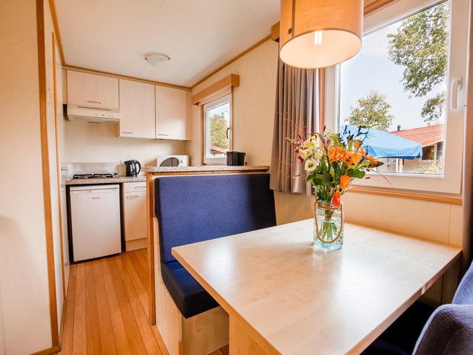 Others 5, Lakefront Chalet w Terrace, Bergen