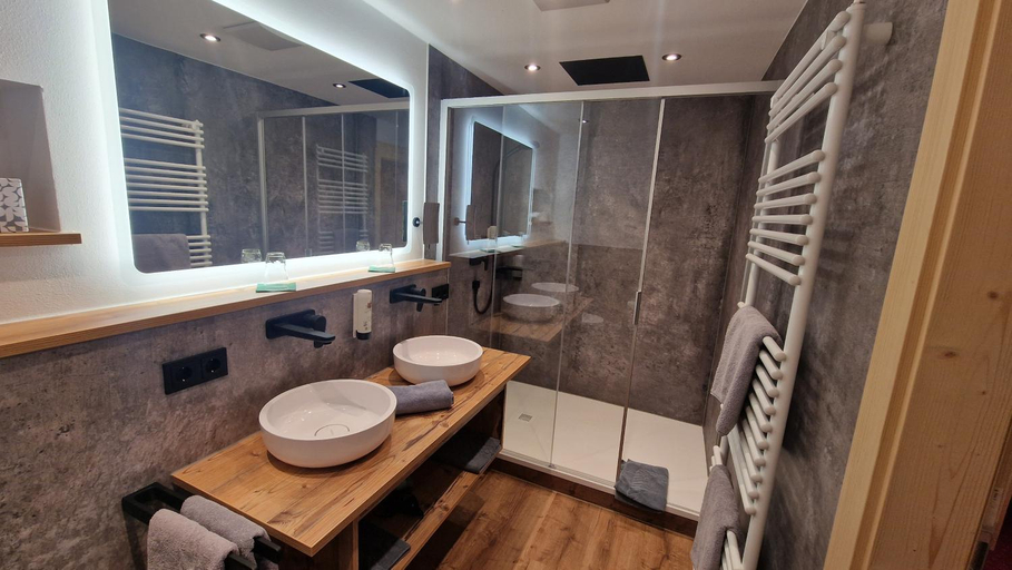 Bathroom 4, Hotel Restaurant Fruhlingsgarten, Ostallgäu