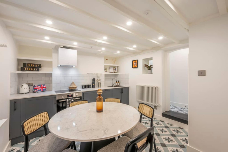Room 3, Pottter s Perch - Covent Garden - by Frankie Says, London