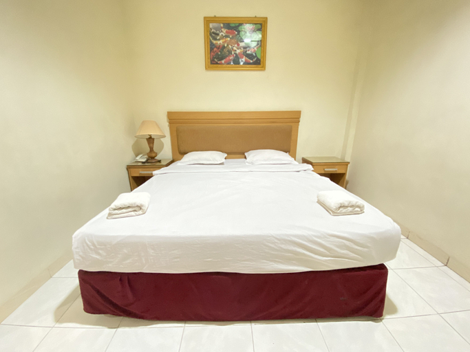 Lilianto Hotel Polewali Mitra RedDoorz - Tap to explore photos