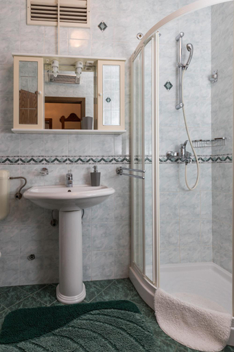 Bathroom 2, Apartment Vukic - Studio Apartment with Terrace and Garden View, Dubrovnik