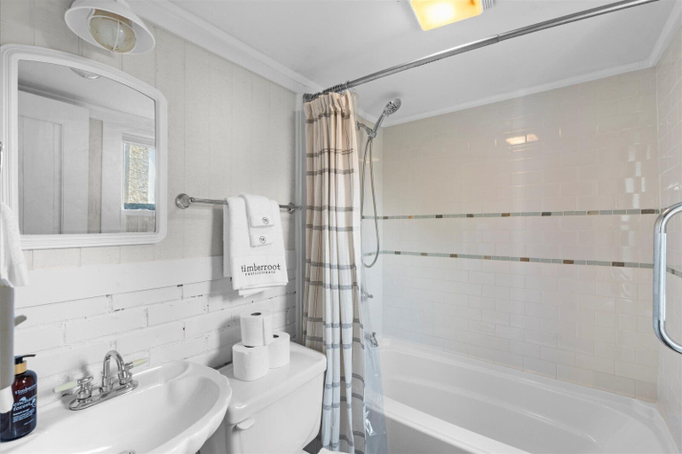 Bathroom 4, Lookout Mountain Inn, Walker