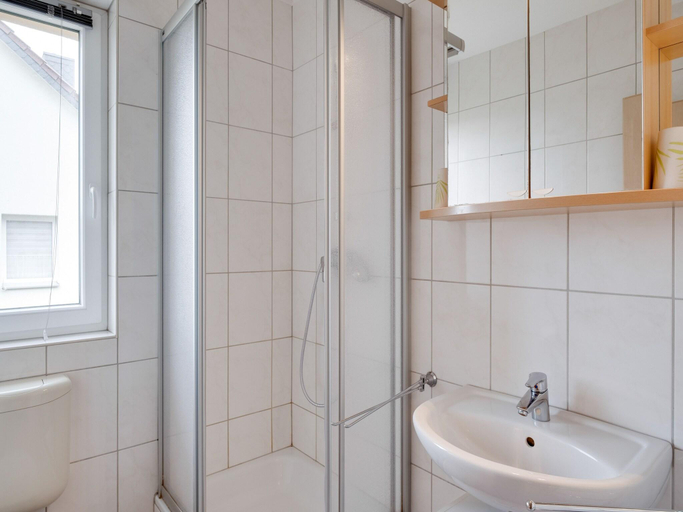 Bathroom 2, Cozy Coastal Escape with Garden, Nordwestmecklenburg