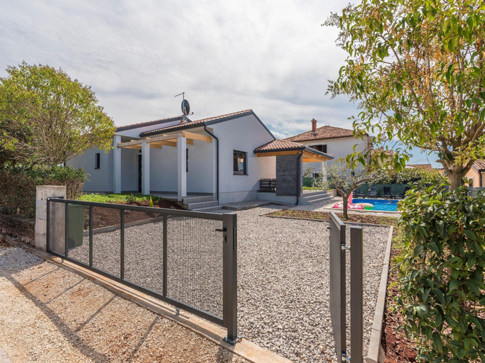 Others 4, Villa in Novigrad with Private Pool and Beach, Novigrad
