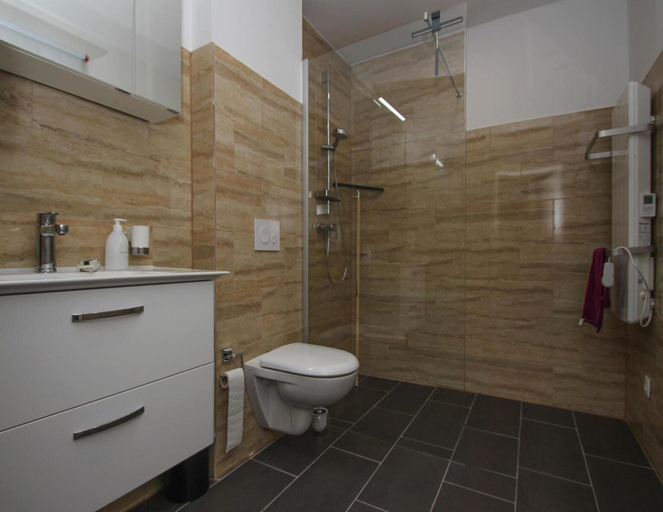 Bathroom 5, Haus am Gardersee mit Garten, Rostock