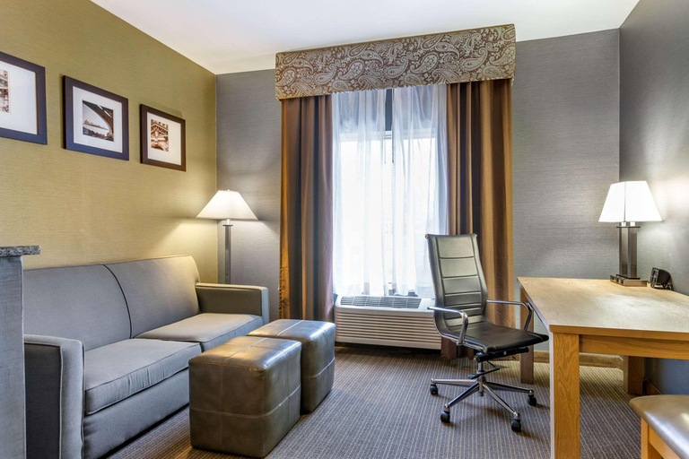 Bedroom 3, Comfort Suites (Southgate), Wayne