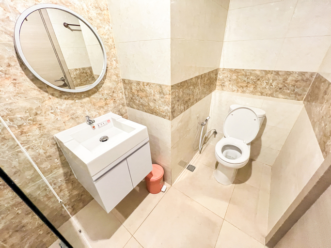 Bathroom 5, Mataram City 327 by We Stay, Sleman