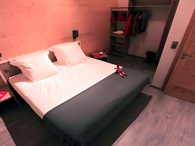 Bedroom 3, De L Arve, Haute-Savoie