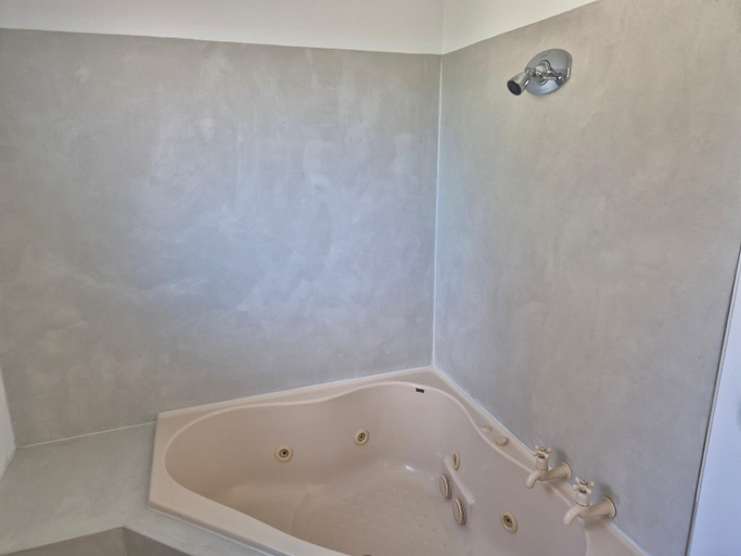 Bathroom 2, Alexis Motor Lodge, Dunedin
