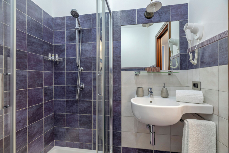 Bathroom 4, B&B L'Angolino della Nonna, Trapani