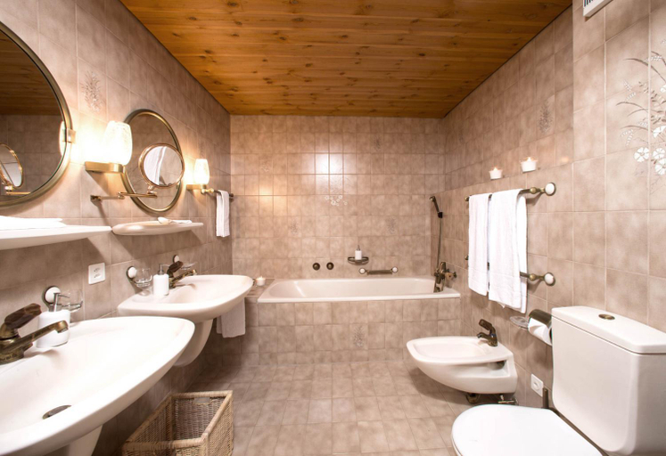 Bathroom 4, Arena Guesthouse, Imboden