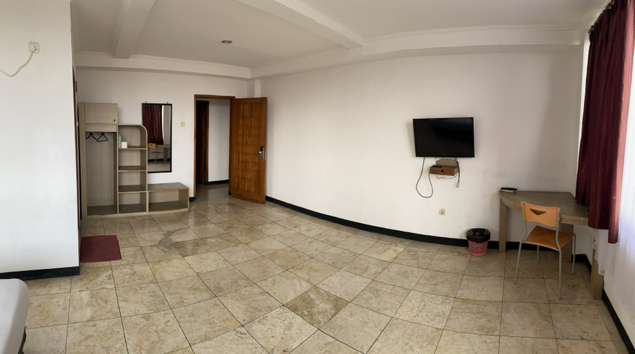 Hotel Sukabumi Indah - Tap to explore photos