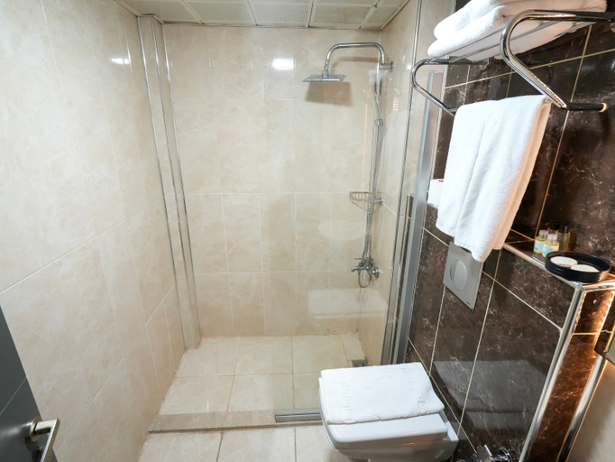 Bathroom 4, No 139 Apartments Istanbul, Şişli