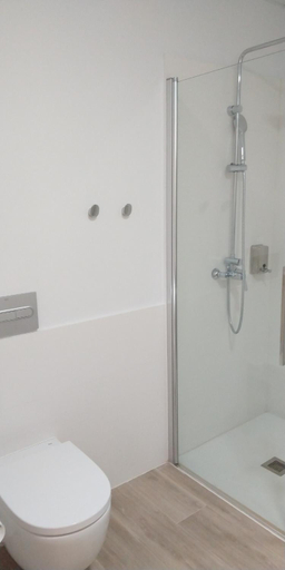 Bathroom 4, Centre Esplai Albergue, Barcelona
