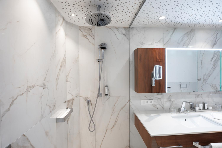 Bathroom 5, Hotel Trofana Royal, Landeck