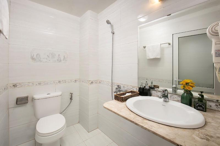 Bathroom 4, Hanoi Blue Sky Hotel, Hoàn Kiếm