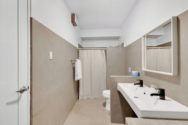 Bathroom 4, Bella Surf Inn